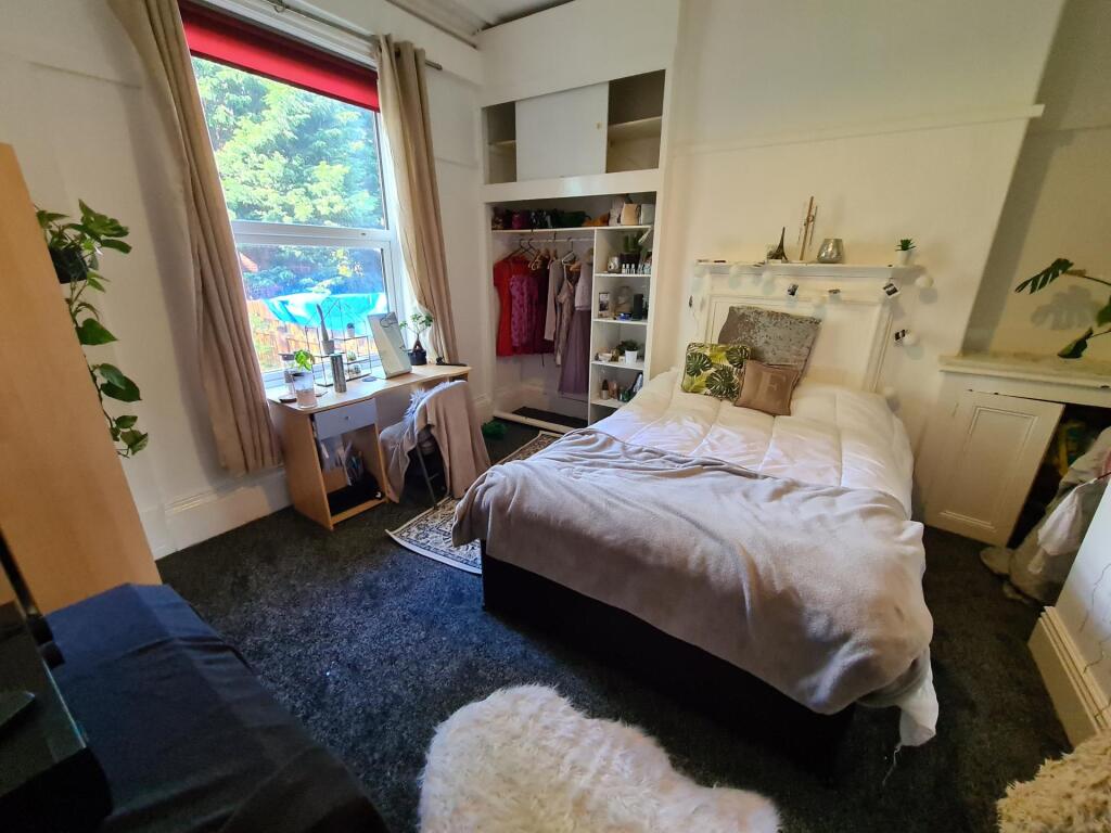 Main image of property: Buckingham Mount, Leeds