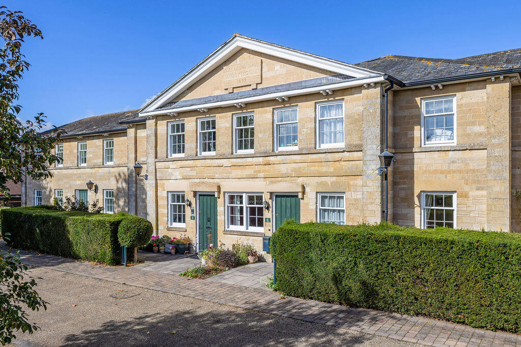 2-bed flat on St Luke's Court, Hyde Lane, Marlborough, £500,000