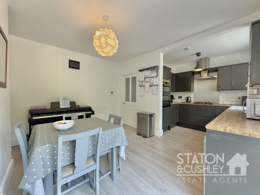 House in Mansfield, Nottinghamshire - More