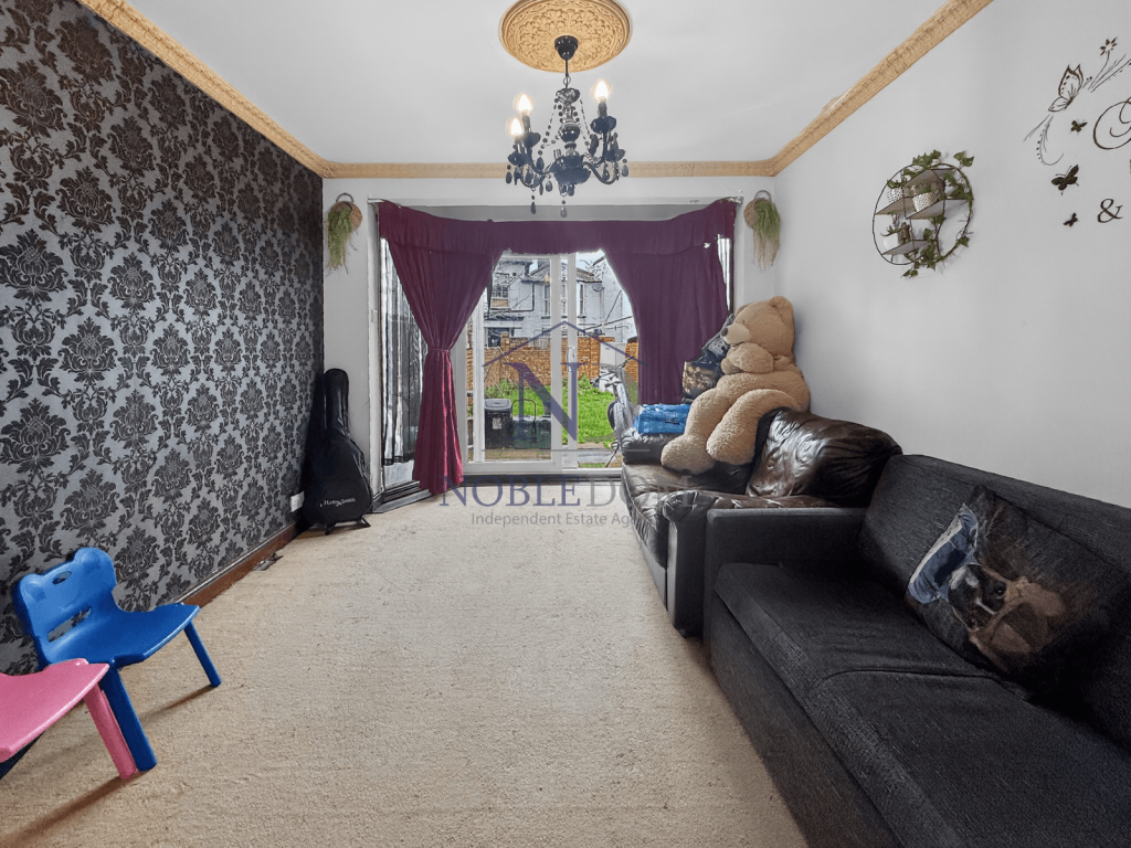 House in Twickenham - View 4