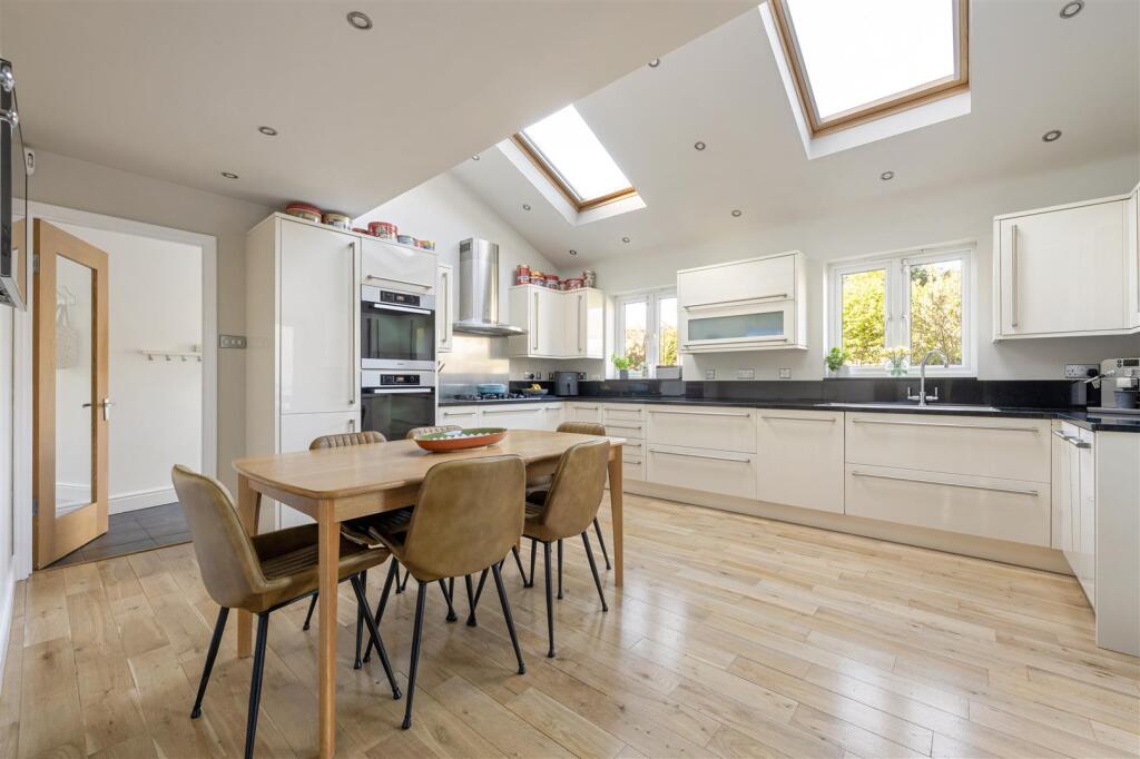 House in London - View 3
