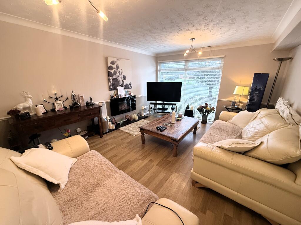 Fairlawn, Liden, Swindon, SN3 photo 3