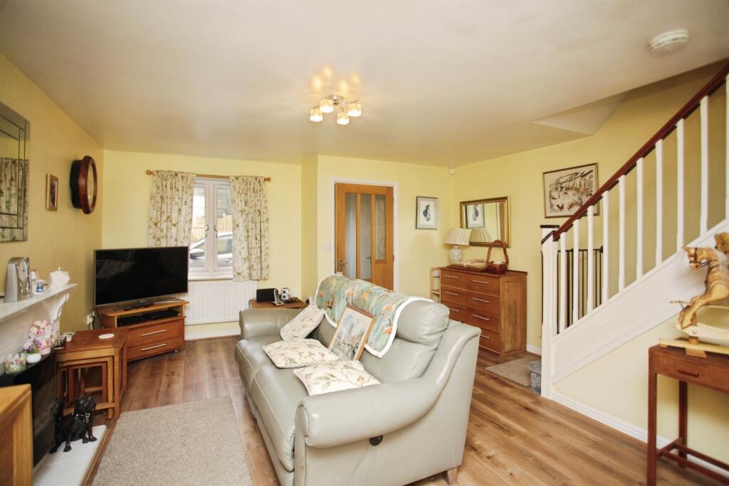 House in Rugby, Warwickshire - View 4