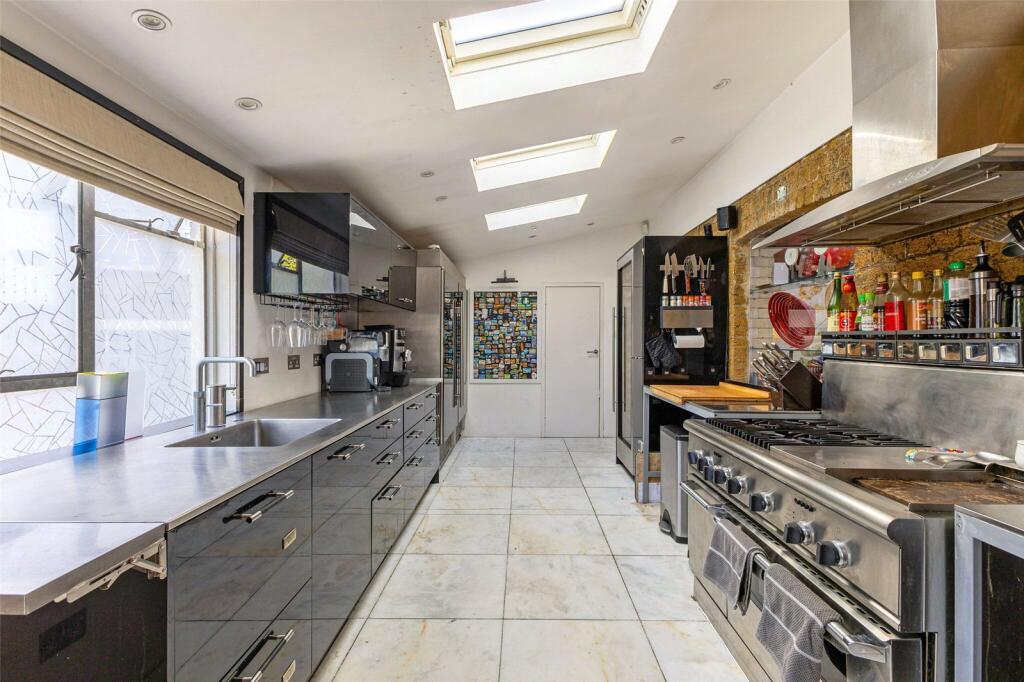 Apartment in London - More