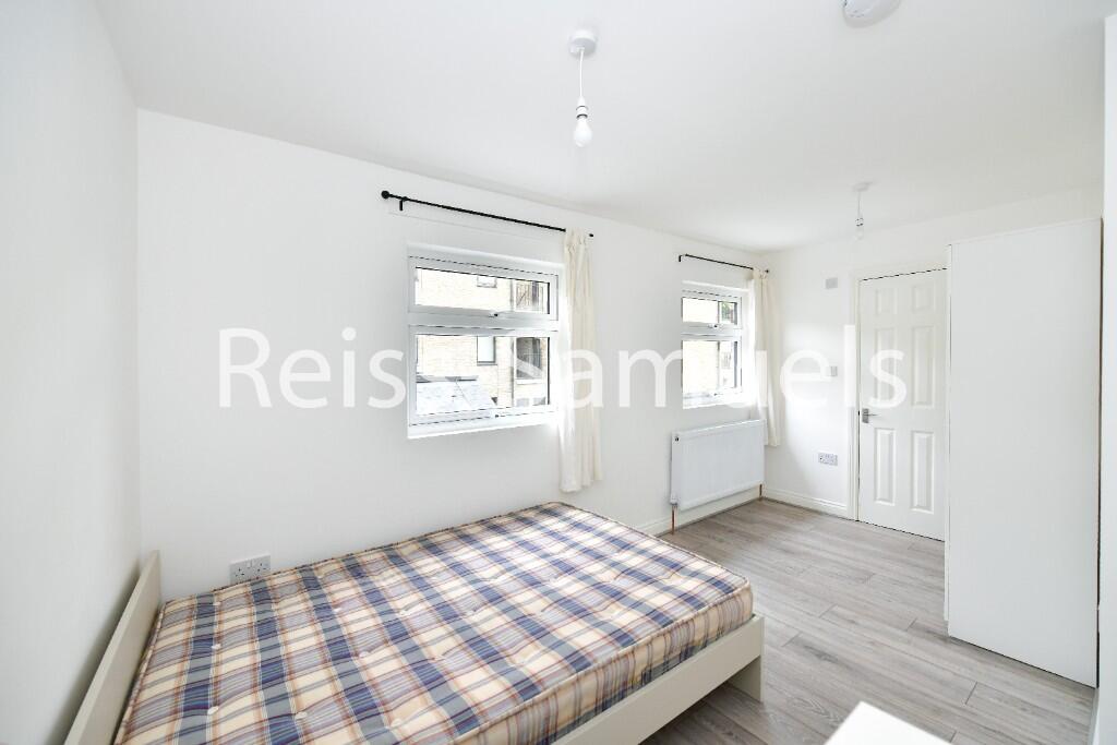 5 bedroom terraced house for rent