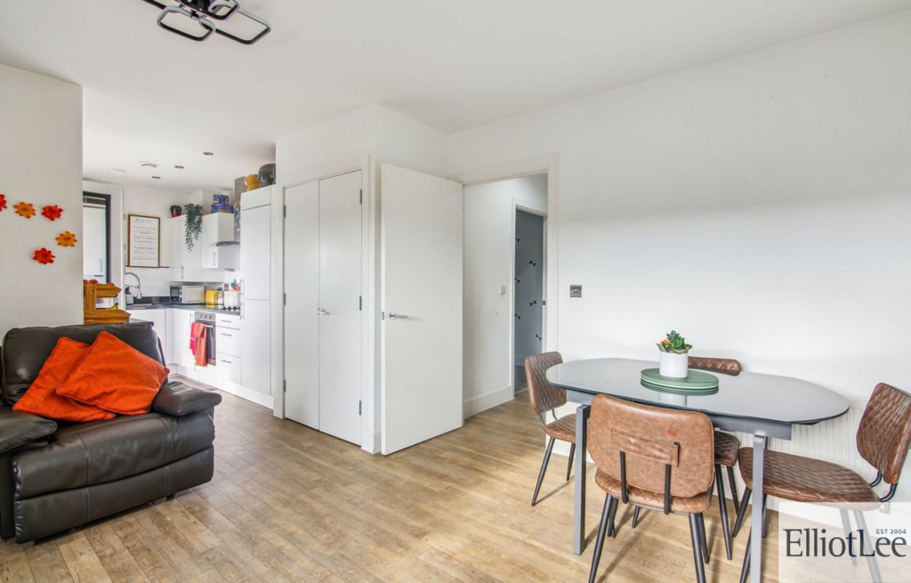 Apartment in Harrow - View 4