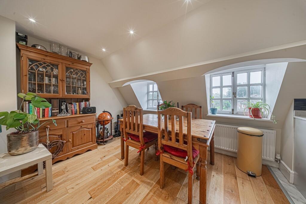 Apartment in Redhill - More