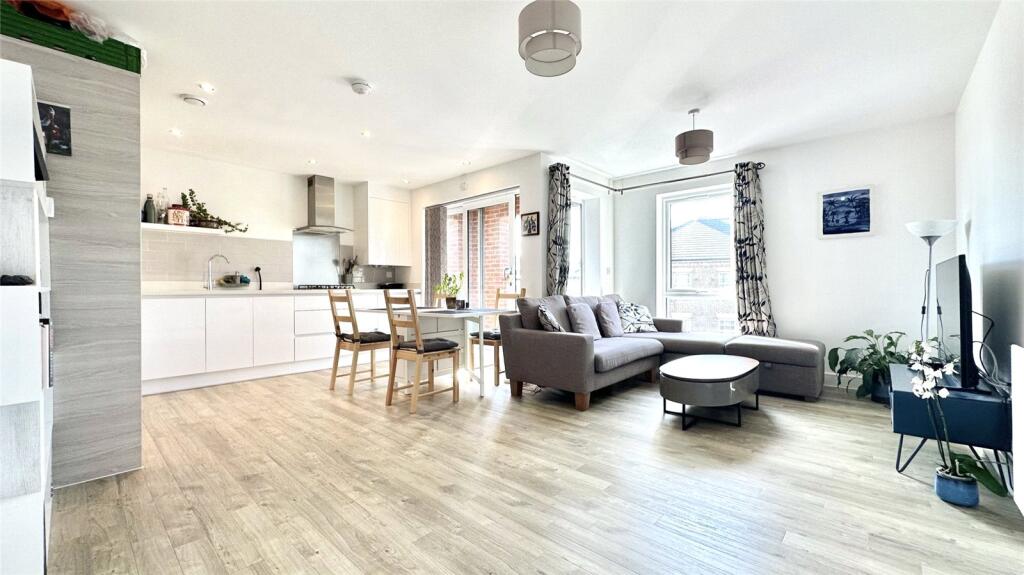 Apartment in Dartford, Ebbsfleet Green, Ebbsfleet Valley - View 2
