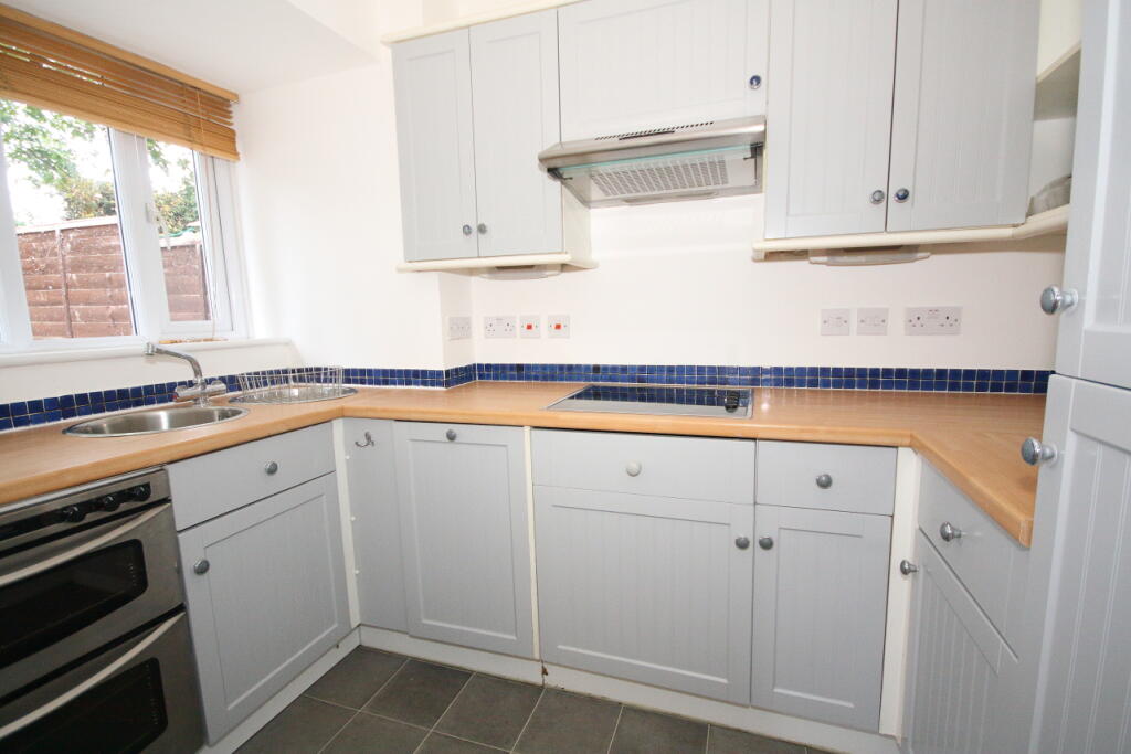 House in Woking, Knaphill - View 3