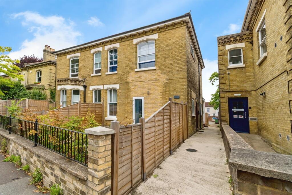 Main image of property: The Avenue, Southampton