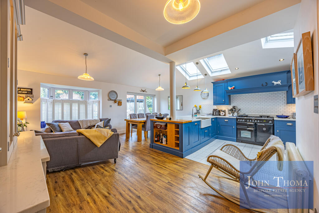 Monkhams Avenue, Woodford Green, Essex, IG8 photo 2