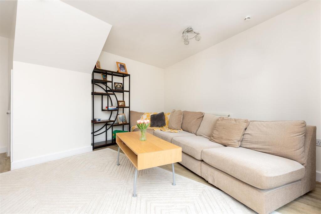 Gladstone Drive, Fairfield SG5 4FQ - View 6