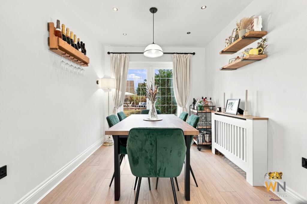 House in Brentwood, Hutton Mount - More