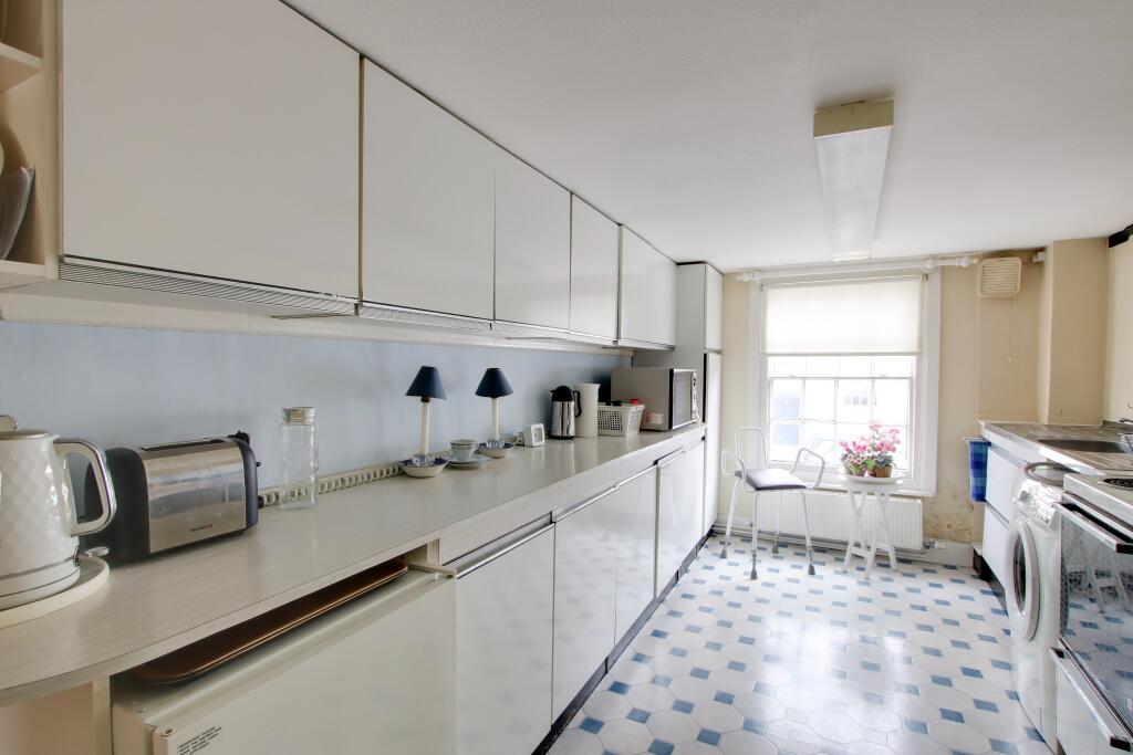 House in Fareham, West End - More