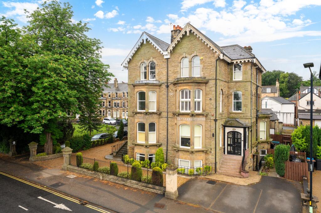 Leeds Road, Harrogate, HG2