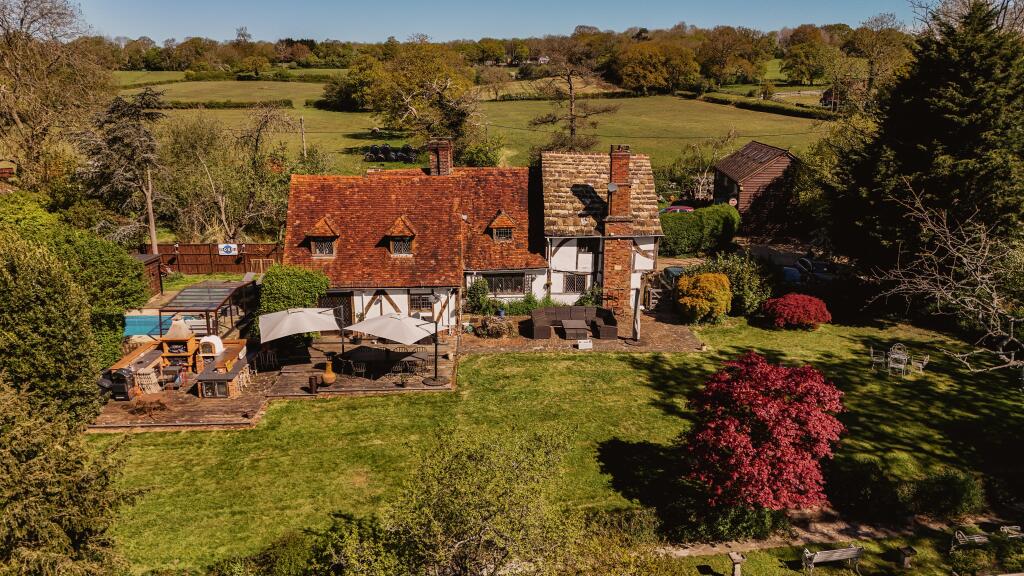 House in Tandridge, Outwood - View 2