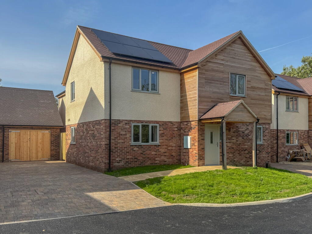5-bed detached on Highland Place, Minsterworth, Gloucester, GL2 8JH, £600,000