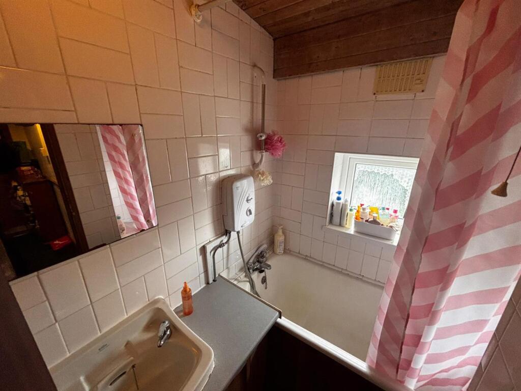 Additional image 10 of Robins Way, Hatfield