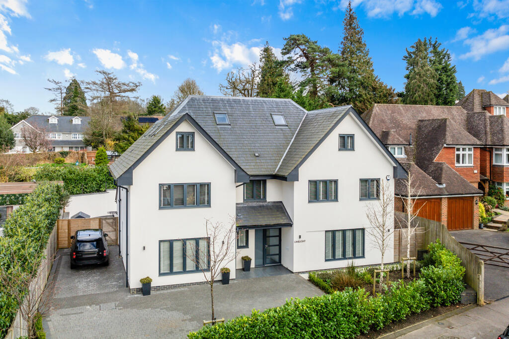 Main image of property: 35a The Avenue, Tadworth, KT20