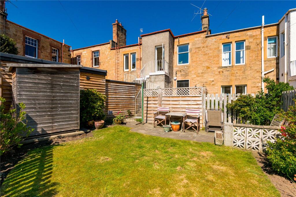 Apartment in Edinburgh, Trinity - View 2