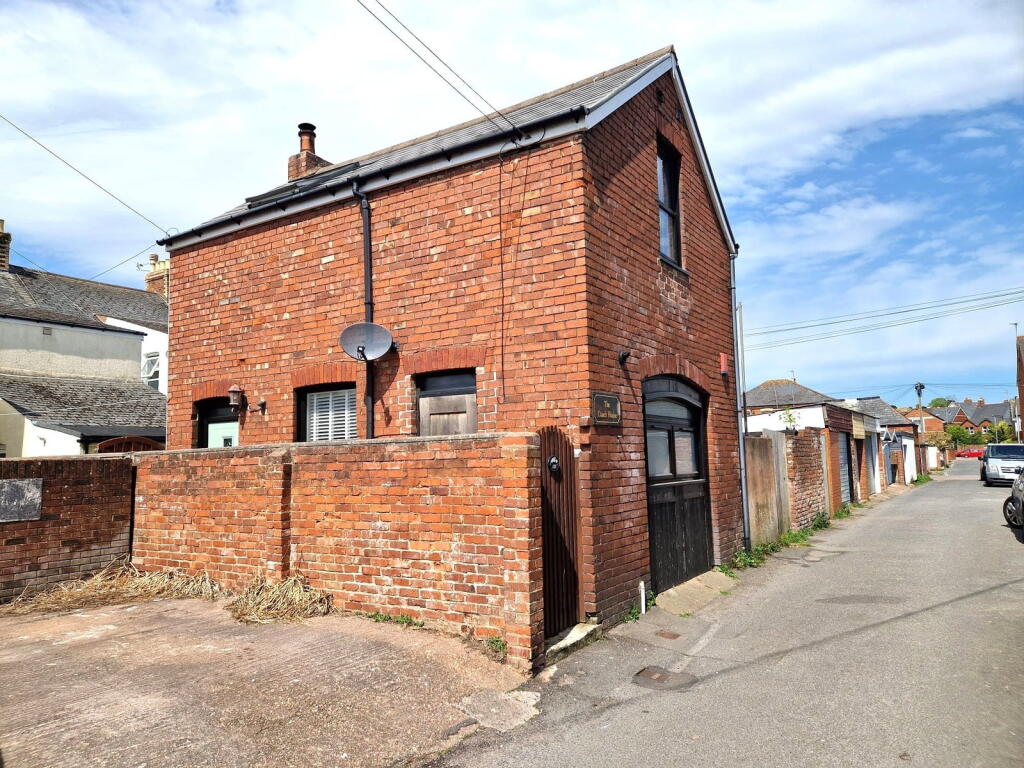 Main image of property: Leslie Road, Exmouth, EX8 1TW