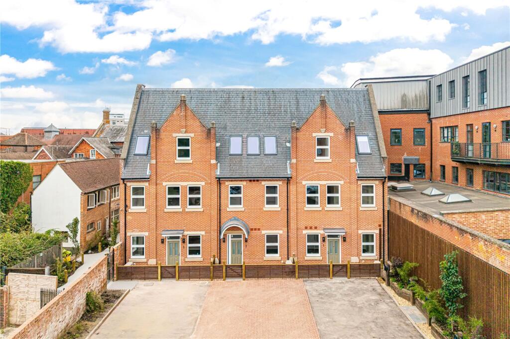 Apartment in Newbury, West Berkshire - More
