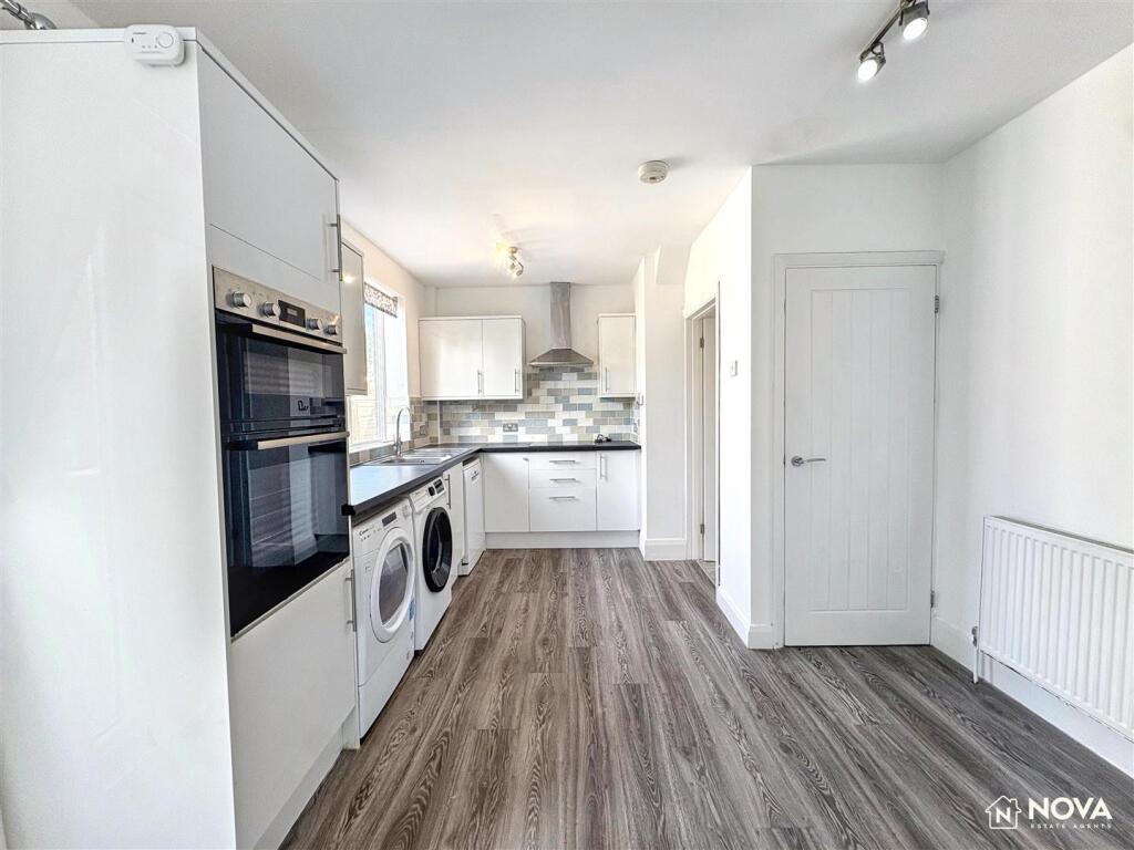 House in Luton - View 5