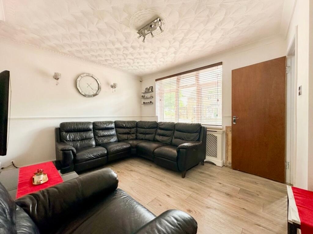 Sedgefield Crescent, Romford photo 4