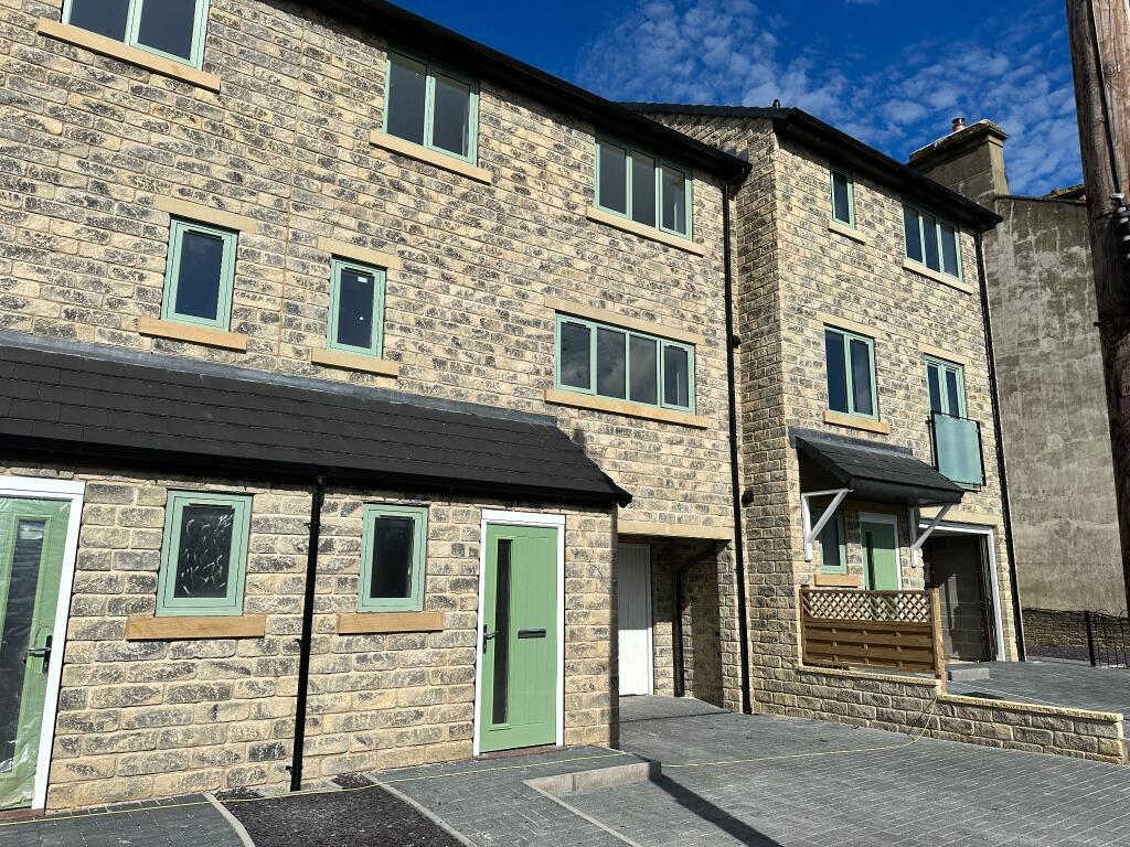 Main image of property: Lane Ends Green, Hipperholme, HX3 8EZ