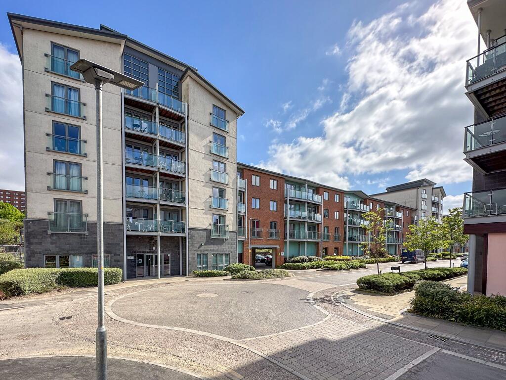 2-bed flat on Willbrook House, Worsdell Drive, Gateshead, £155,000