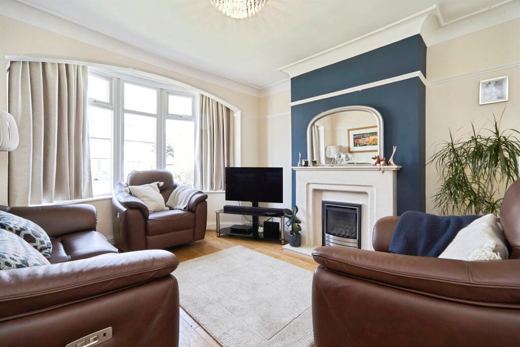 Carr Manor Road, Leeds photo 4