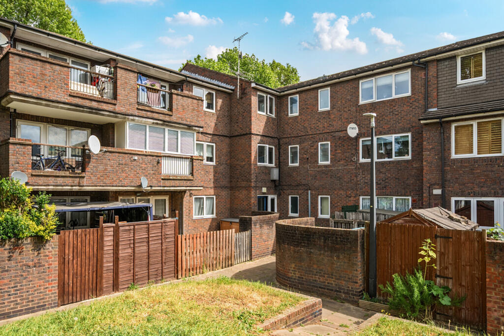 Apartment in London, Cossall Estate, Nunhead - More