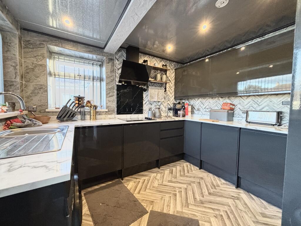 3-bed bungalow on Arnold Gardens, Kinmel Bay, LL18, £190,000