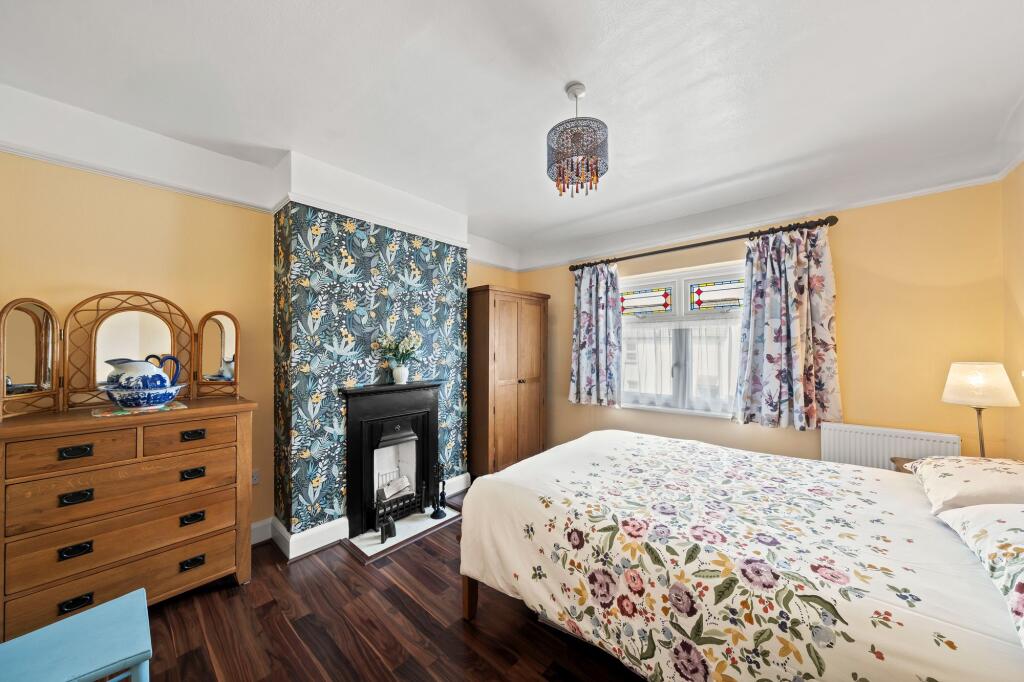 House in Sutton - View 3