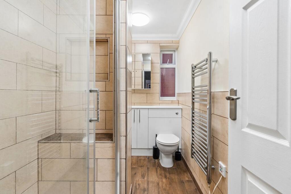 Apartment in Slough, Farnham Royal - View 5