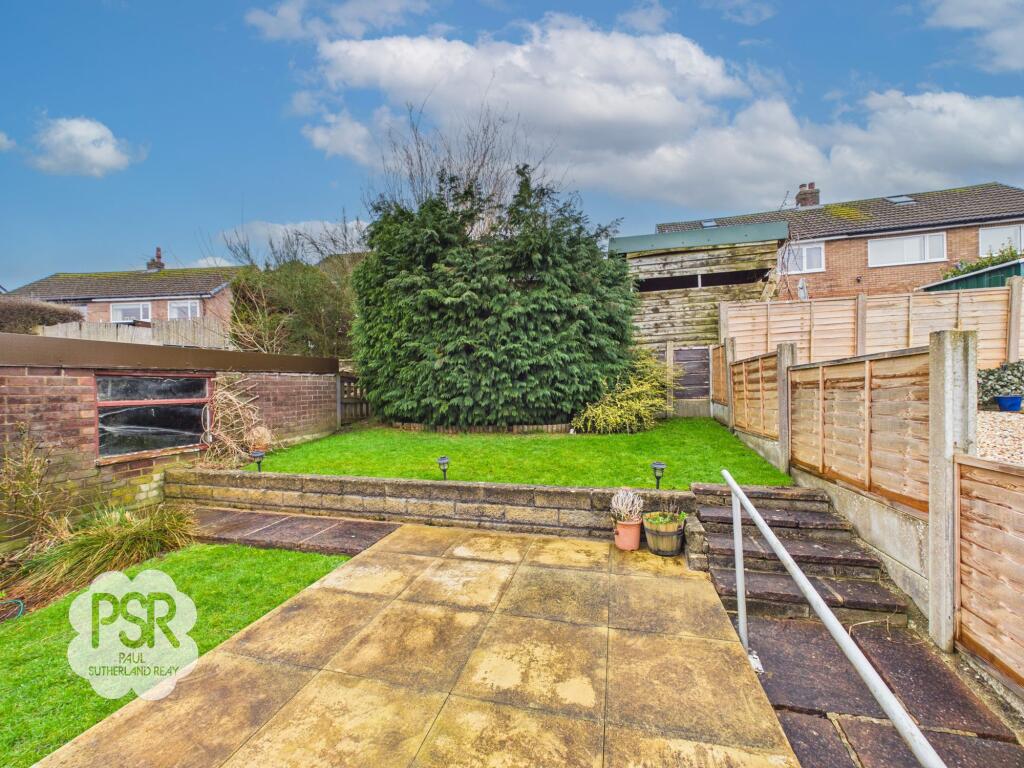 Stoneyland Drive, New Mills, SK22 photo 4