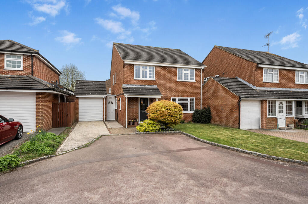 Main image of property: Porchfield Close, Earley, Reading