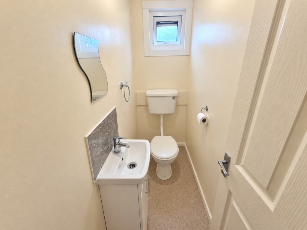 House in Luton, Hockwell Ring, Leagrave - View 5