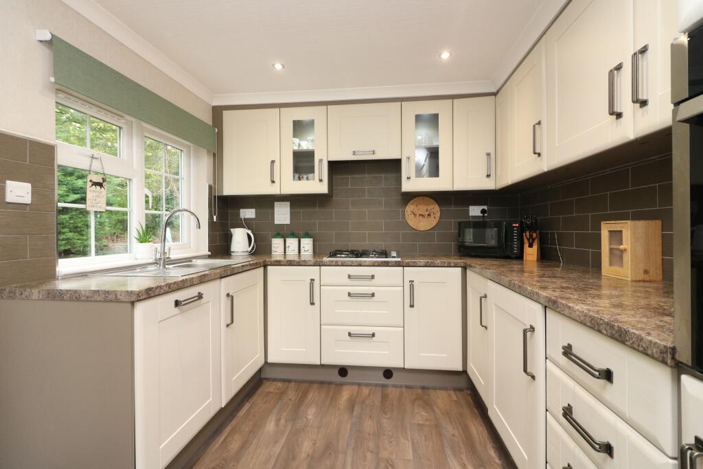 Burnham Green Road, Welwyn, AL6 photo 2