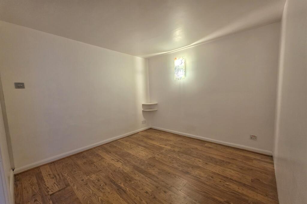 Apartment in Braintree, Essex - View 4