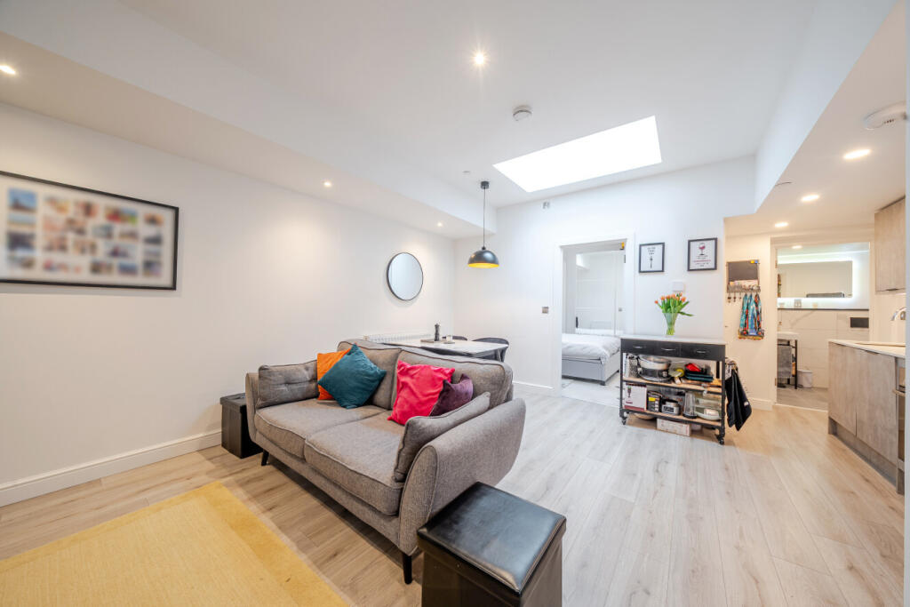 Main image of property: Kingston Road, Raynes Park, London, SW20