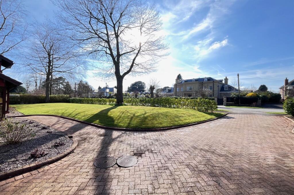 4-bed detached on Broadway, Hale, WA15, £2,395,000