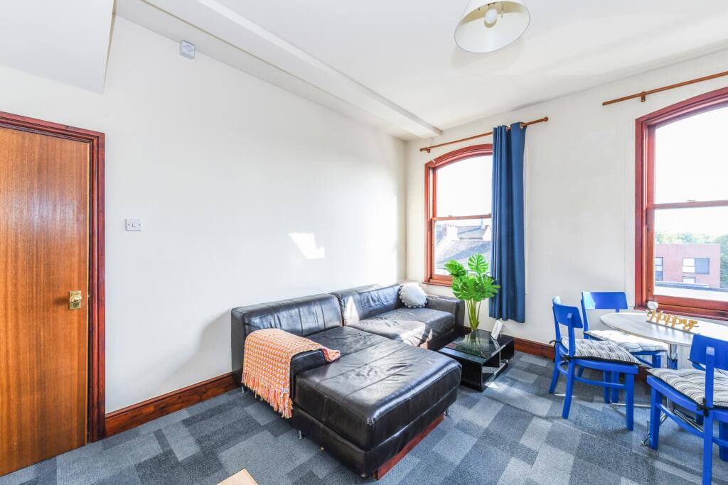 Apartment in Nottingham, Carrington - View 2