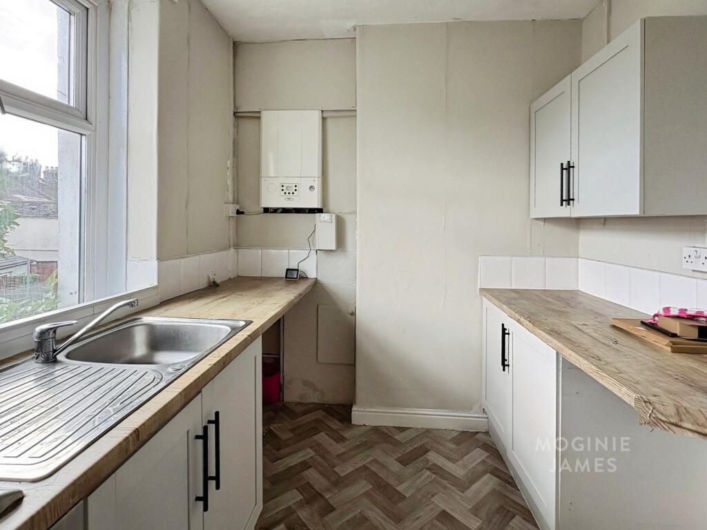 Apartment in Cardiff, Adamsdown - View 2