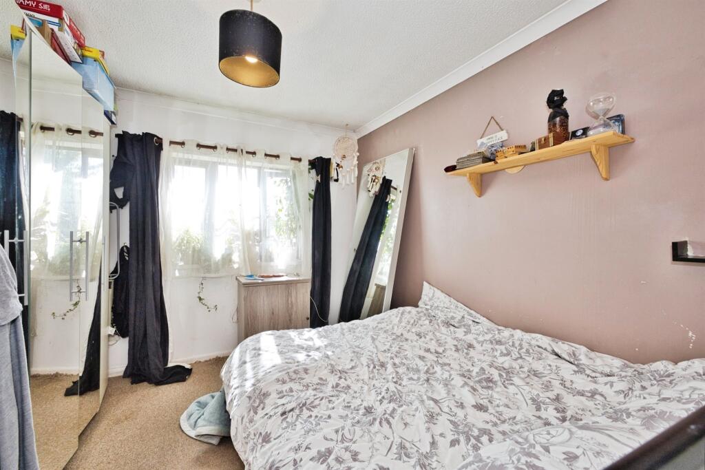 Apartment in Yeovil, Somerset - More