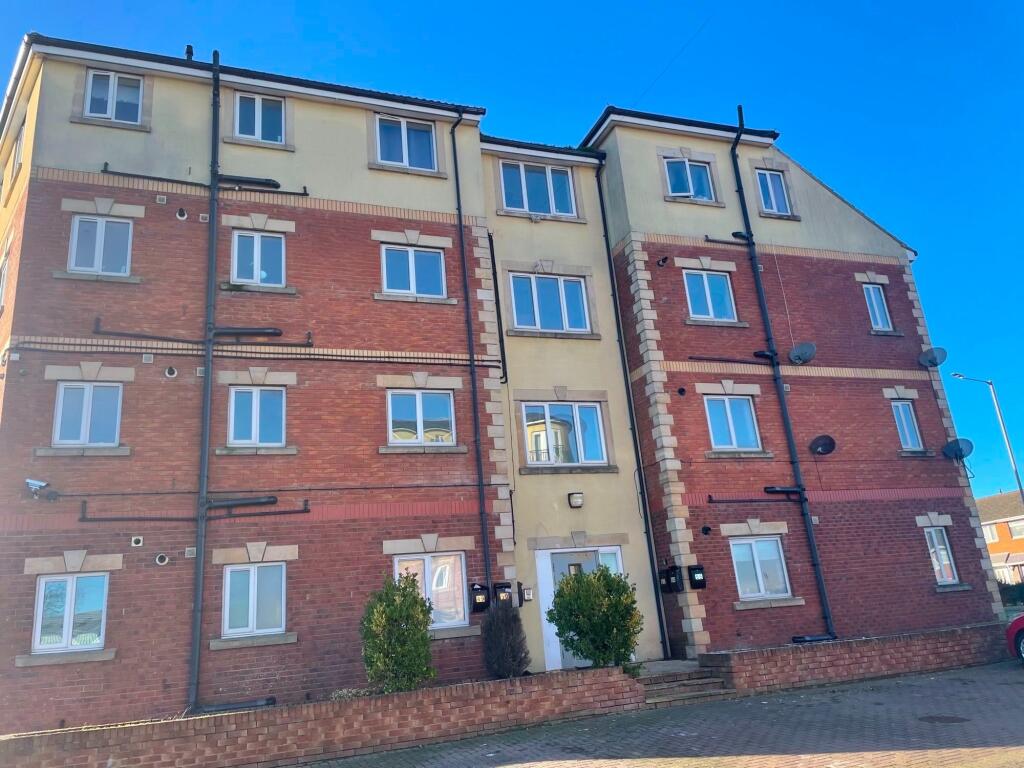 2-bed flat on Cambridge Court, Tindale Crescent, Bishop Auckland, £70,000