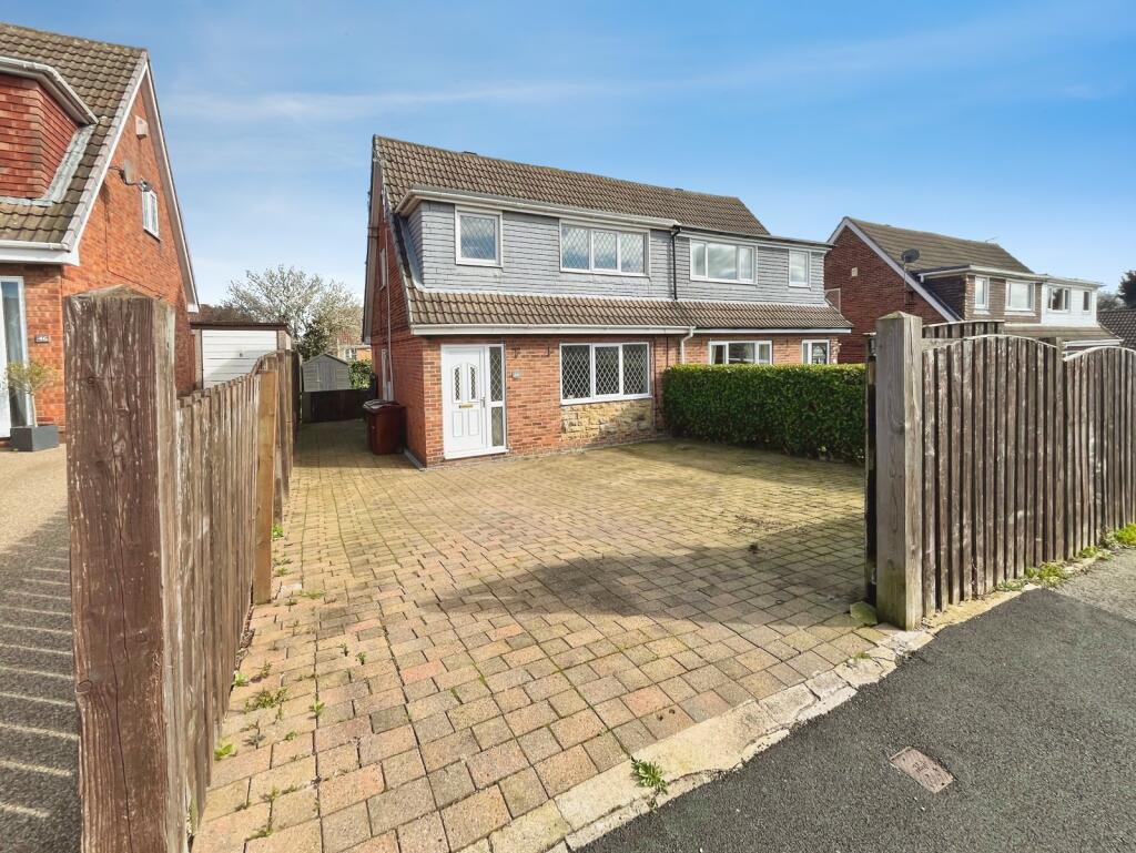 3-bed semi-detached on Hollingthorpe Avenue, Hall Green, Wakefield, West Yorkshire, WF4, £225,000
