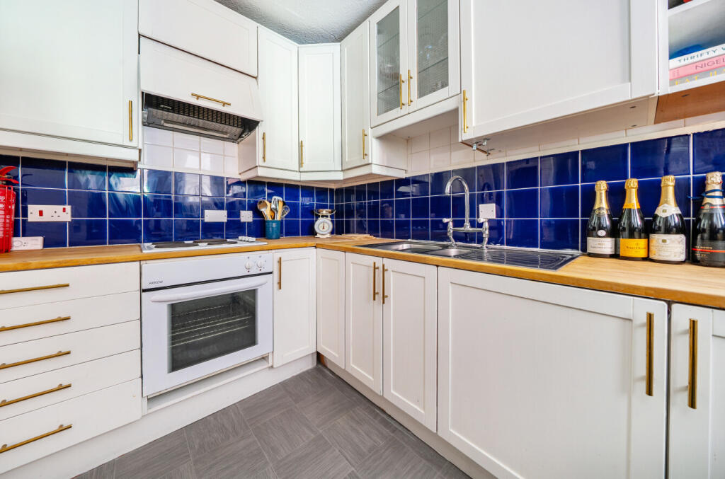 Apartment in Waverley, Godalming - View 5