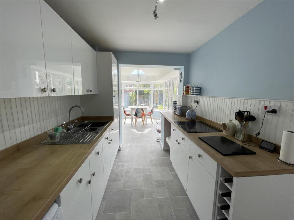 Ayrshire Close, Salisbury photo 4