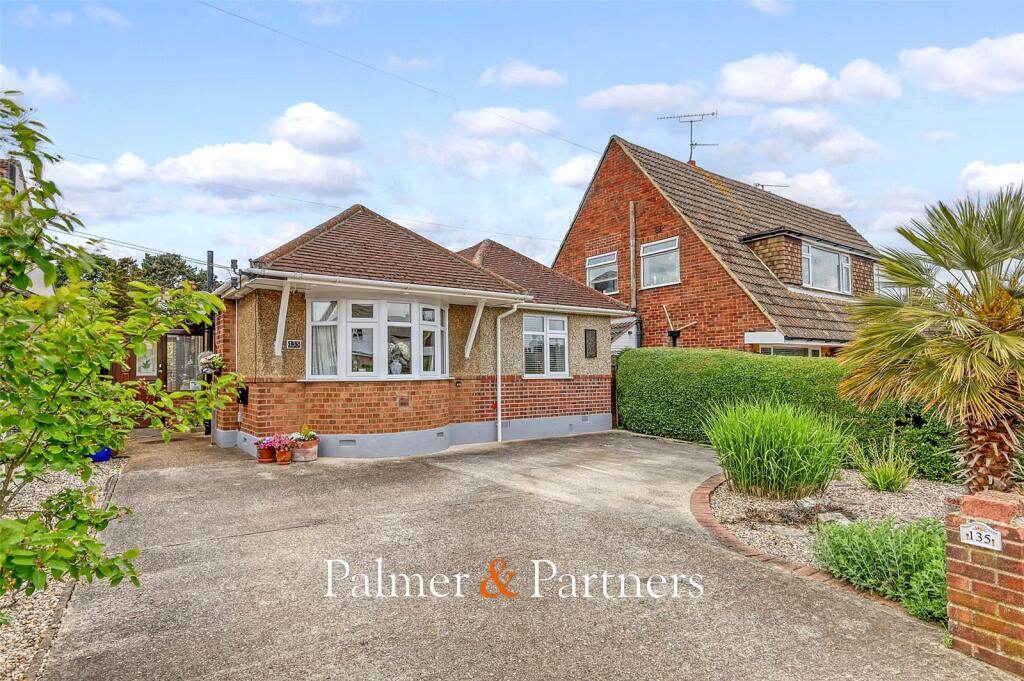 3-bed house on Baddow Hall Crescent, Great Baddow, Chelmsford, Essex, CM2, £550,000
